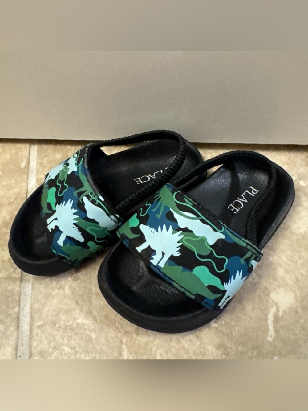 The Children’s Place Toddler Boys Glow-in-the-Dark Dino Camo Slide Sandals - 7